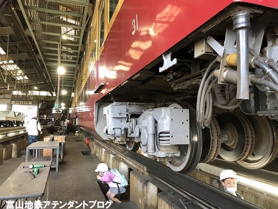 大人気！地鉄の車庫を見学できるよ★再追加★_a0243562_11280569.jpg