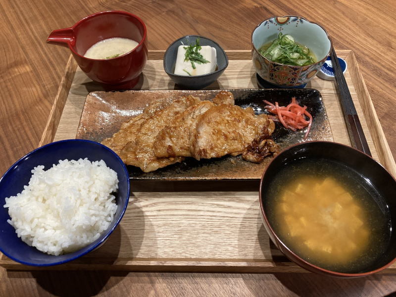 献立 豚の生姜焼き とろろ芋 冷奴 きゅうりの酢の物 豆腐のお味噌汁 Kajuの 今日のお料理 簡単レシピ