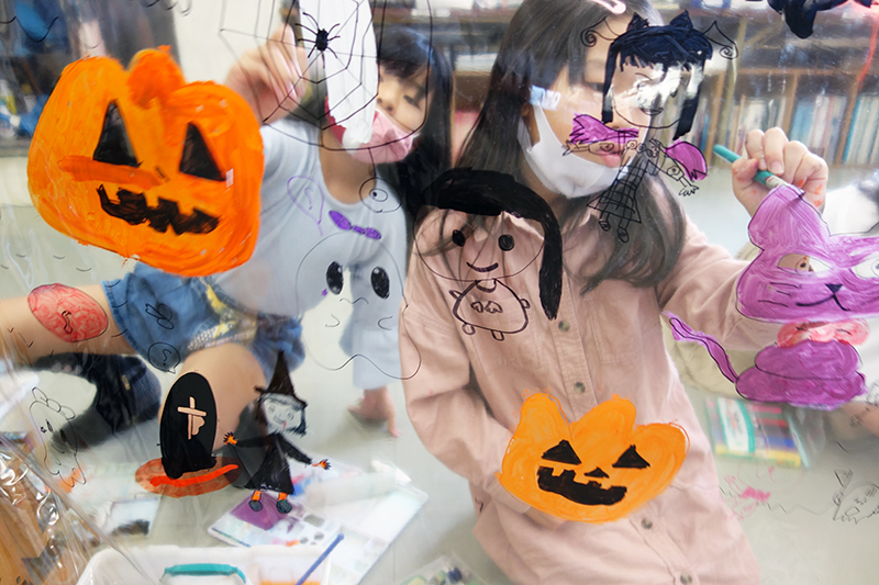 児童画クラス2020年10月テーマ「ハロウィンの空中画」ご紹介_b0212226_17411419.jpg