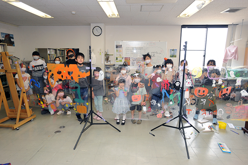 児童画クラス2020年10月テーマ「ハロウィンの空中画」ご紹介_b0212226_17425429.jpg