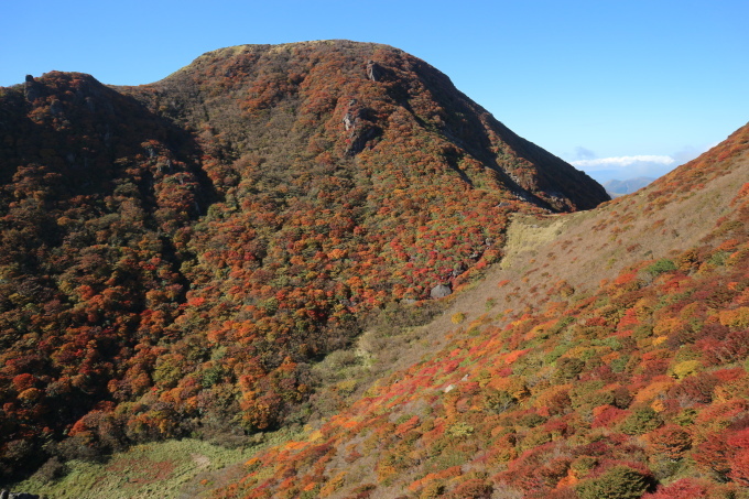 三俣山の大鍋・小鍋の紅葉を楽しむ！_e0272335_20005502.jpg