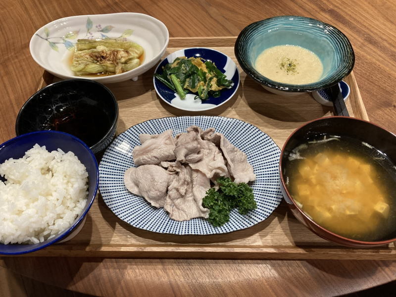 献立 冷しゃぶ 焼き茄子 ニラ玉 とろろ芋 豆腐と長ねぎのお味噌汁 Kajuの 今日のお料理 簡単レシピ