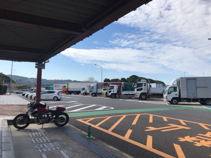 私的ブログ…バイカーは端っこ行きたがる説…(^^)編。_d0132688_19005349.jpg