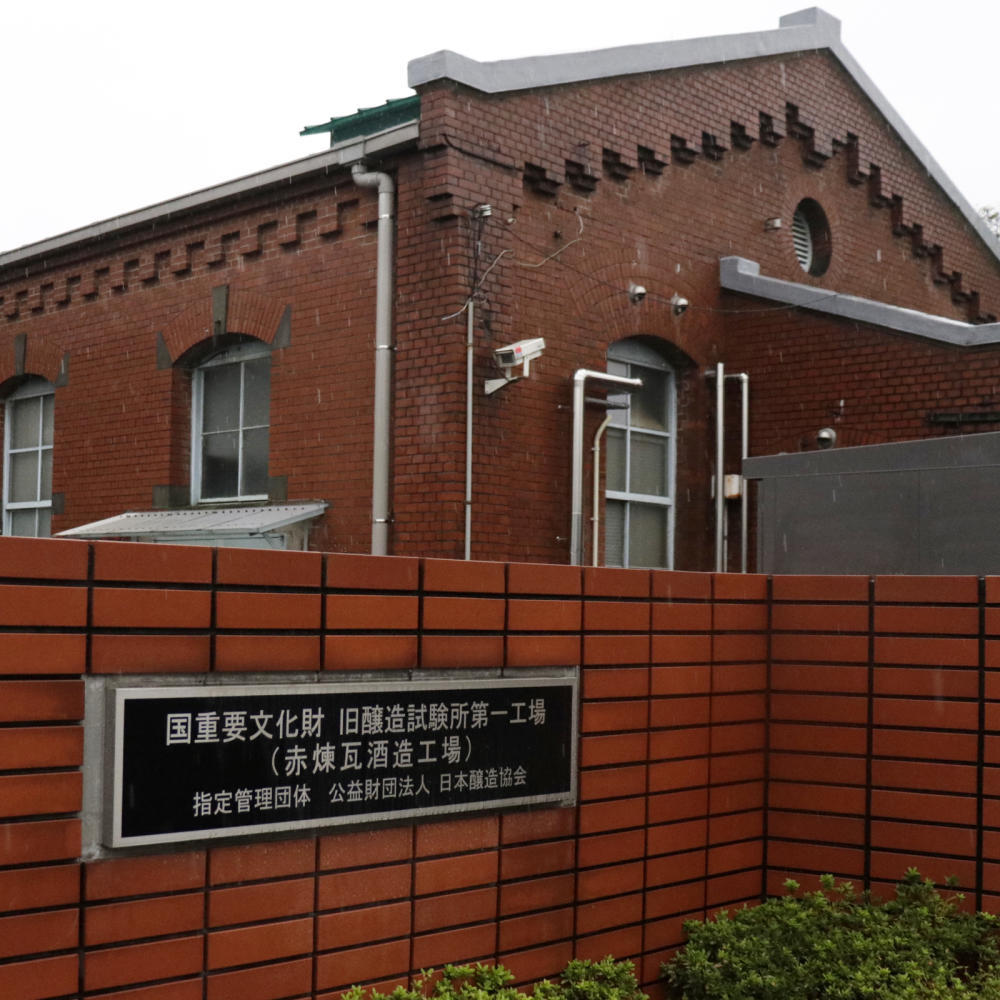 国重要文化財「旧醸造試験所 第一工場(赤煉瓦酒造工場)」の隣の公園へ_c0060143_11370878.jpg