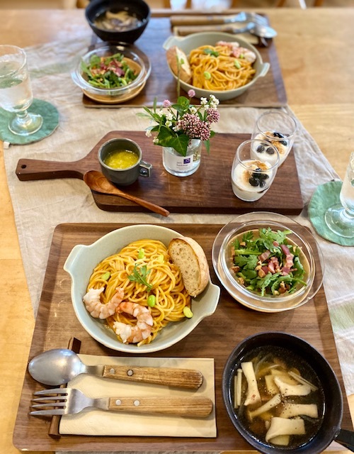 saturday brunch 海老のクリームパスタ&寒こうじドレッシング_a0165160_15531066.jpg