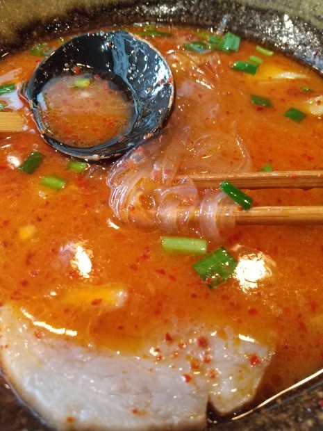 鶏そば HIBARIにて 鶏ポタ辛麺_b0153550_13514578.jpg