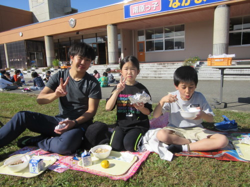 全校縦割り芋煮給食_f0321188_09405317.jpg