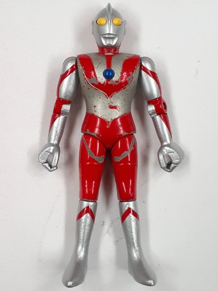 ウルトラマンゴールド日本製