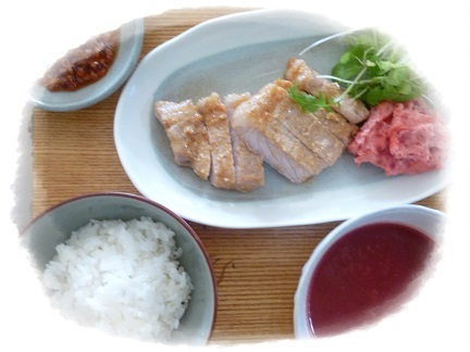 ご近所の紅葉と紅い昼食_b0198109_17563548.jpg