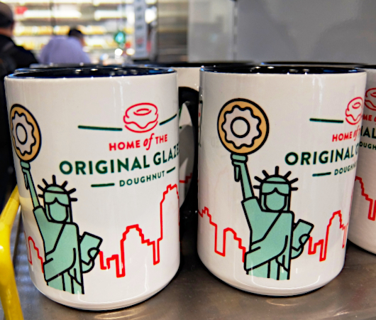 クリスピー・クリーム」がなんと1個$10.99！タイムズスクエア店