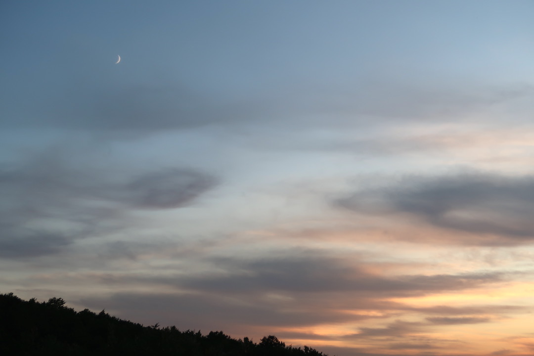 とびきりの夕焼けトラジメーノ湖に突然に_f0234936_08345769.jpeg