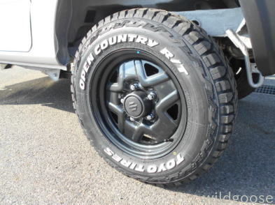 ★オススメ車★ 未使用車 JB64ジムニーXGターボ アウトドアパッケージ 入荷です(*^ω^*)_c0213517_15171590.jpg