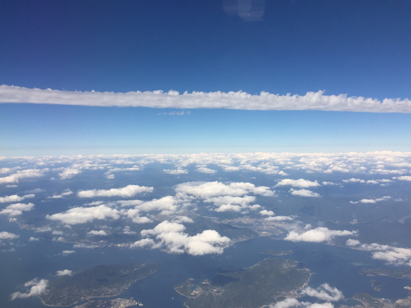 【これは地震雲??】一直線に遠く遠く伸びた雲に出会う ~ゴムパッチン雲_b0008655_13324553.jpg
