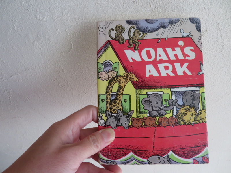 ＜絵本紹介＞honeycomb booksさんより英語の古い本、ディスプレイにどうぞ_f0129557_15170506.jpeg