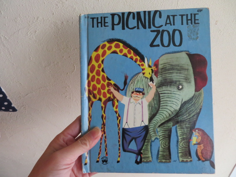 ＜絵本紹介＞honeycomb booksさんより英語の古い本、ディスプレイにどうぞ_f0129557_15211215.jpeg