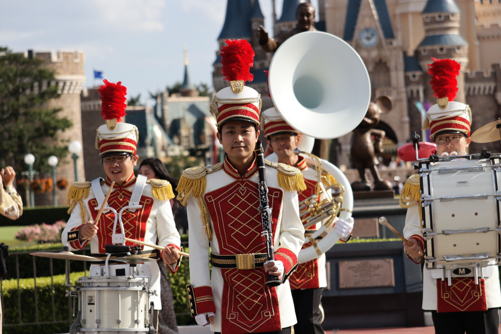 ディズニーランドバンドさんを見に行く ガルルさんのcostcoガルル食堂