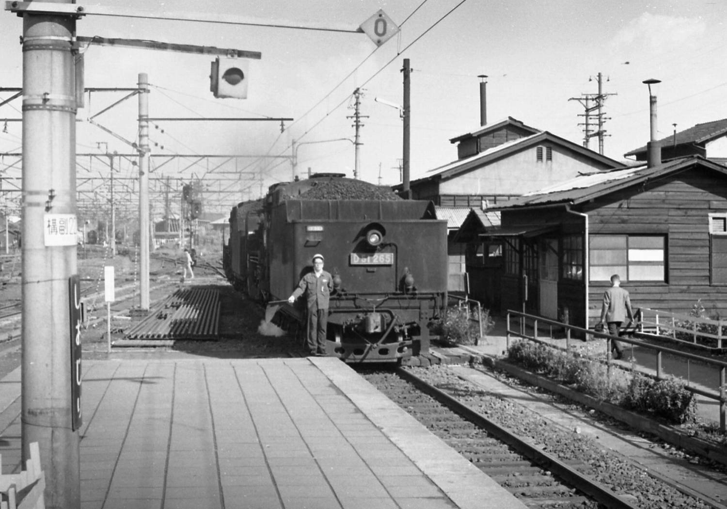 昔、機関区駅で出会った車輌達（69）塩尻駅 D51776・D51265 : 南