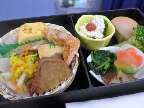 羽田⇄沖縄ANAプレミアムクラス機内食をいただく。_f0232060_18150277.jpg