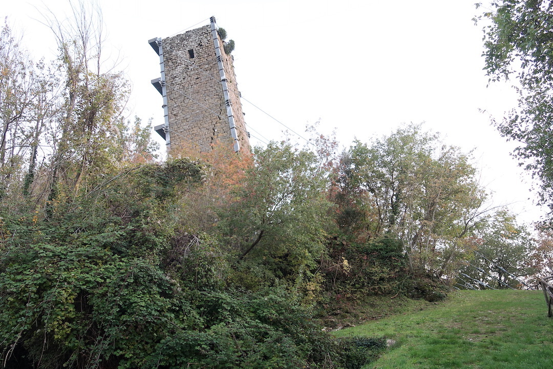 ヴェルナッツァーノの斜塔と今はなき集落の跡、トラジメーノ湖_f0234936_08002094.jpeg