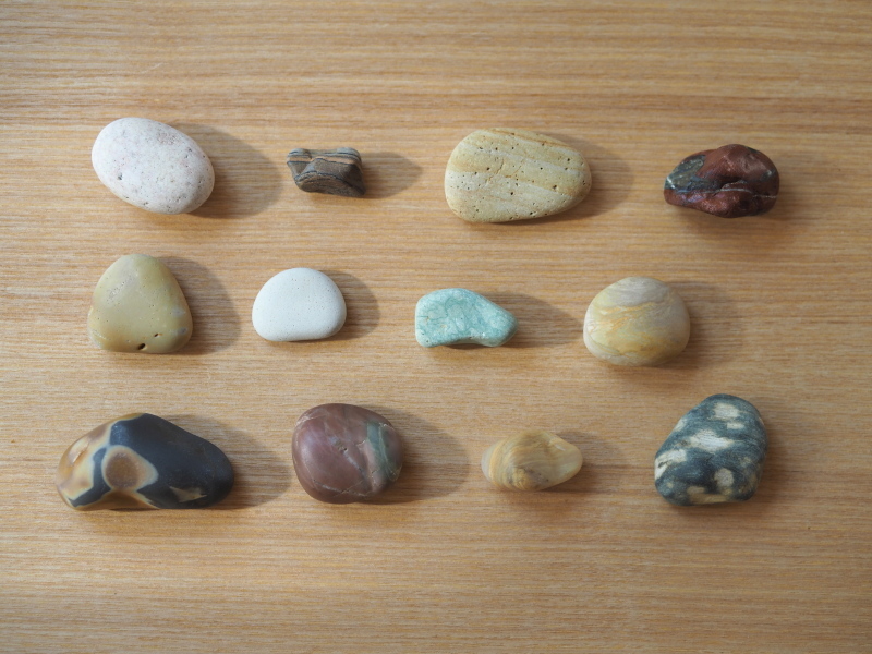 【海で拾った石】 9月最後の十二石_f0169147_10311785.jpg