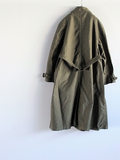 OUTIL MANTEAU UZES / WILLOW : 『Bumpkins putting on airs』