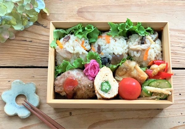 『ラフィアの実』　と　炊き込みごはんのおにぎり弁当_d0249193_21543539.jpg