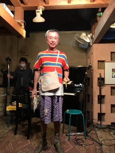すてきなモデル。かわいいサコッシュ。_c0192615_16071988.jpeg