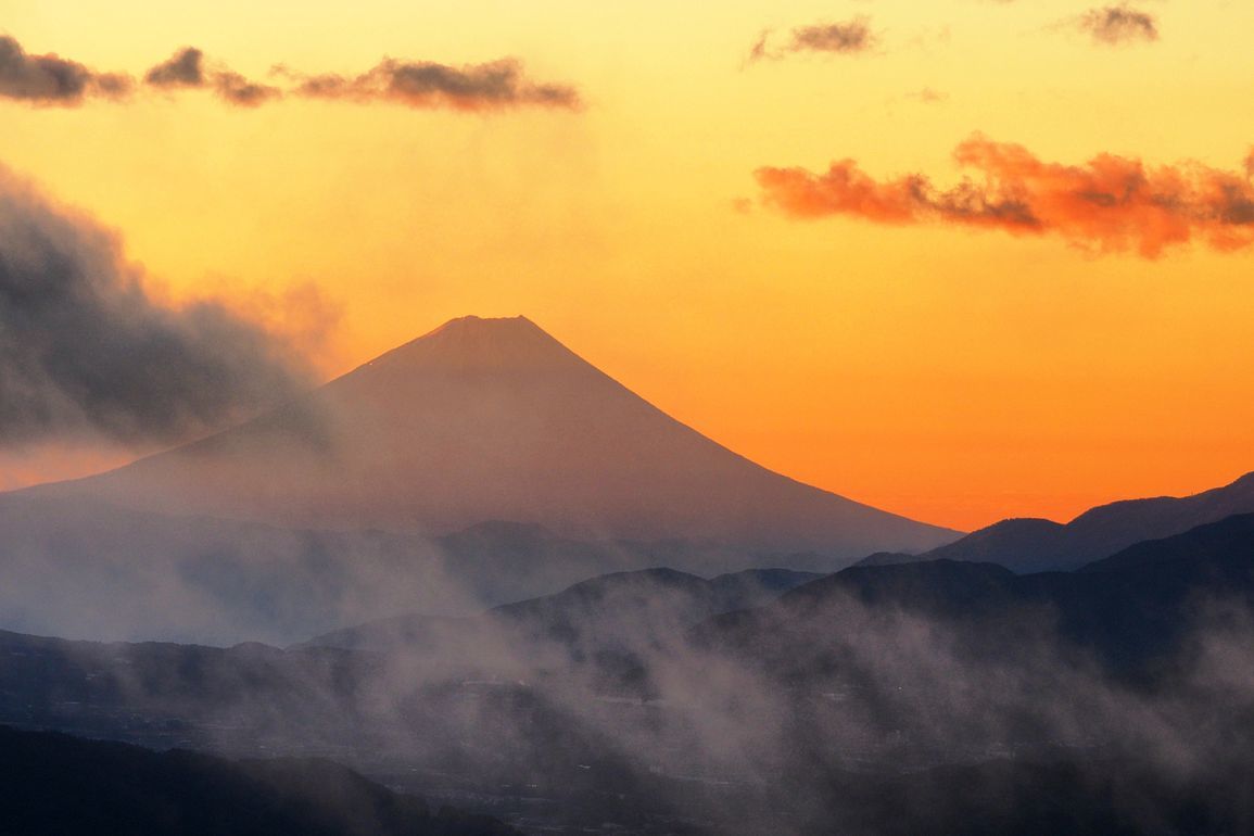 富士山絶景を求めて・・・高ボッチ高原へ行こう！（４）・・・夜明け前、未だ消え残る街の灯と富士山シルエット♪_a0031821_17311197.jpg