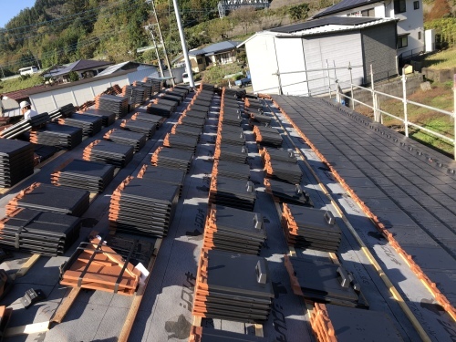 都留市　ブラックの屋根　其の二_b0242734_21454242.jpeg
