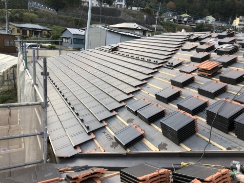 都留市　ブラックの屋根　其の二_b0242734_21485064.jpeg
