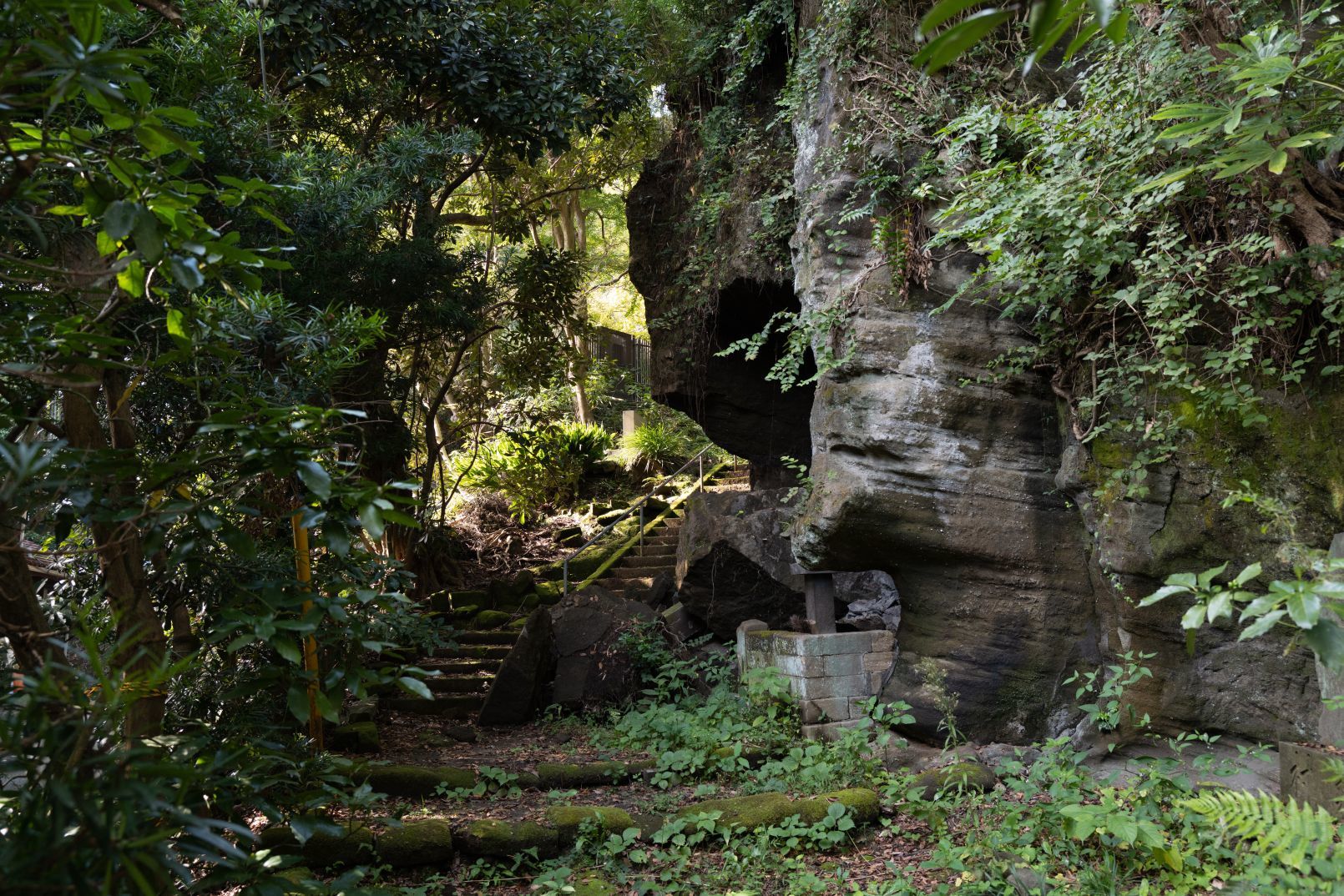 鎌倉 オススメ 穴場お寺 寿福寺 鎌倉駅から徒歩8分で この静けさ 美しさ 北条政子のお墓もあります 近代文化遺産見学案内所 鎌倉 オススメ 穴場お寺 寿福寺 鎌倉駅から徒歩8分で この静けさ 美しさ 北条政子のお墓もあります 近代文化遺産見学案内所