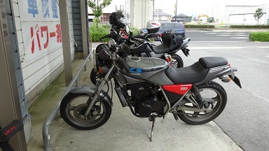 バイクショップとカフェを楽しむ_a0064474_20144872.jpg