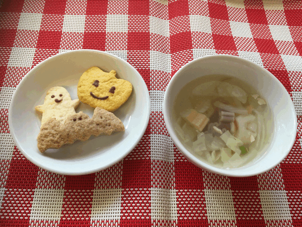 10/29の給食。ハロウィン献立でした！_c0293682_17554821.gif