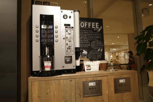横浜Newmanの、無印で、コーヒーブレイク_e0080345_16522652.jpg