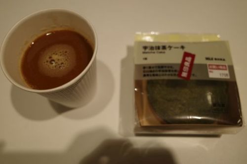 横浜Newmanの、無印で、コーヒーブレイク_e0080345_16522802.jpg