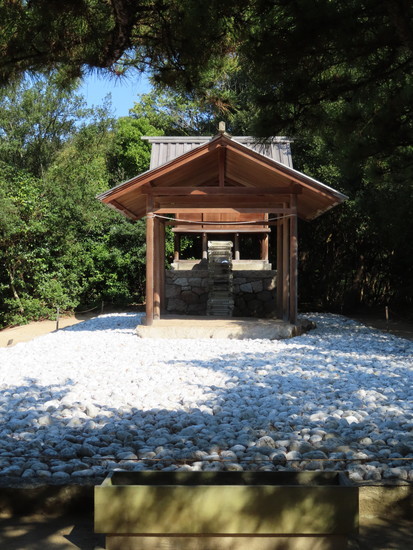 直島 護王神社 ほかにもたくさん杉本博司作品 おもいで座