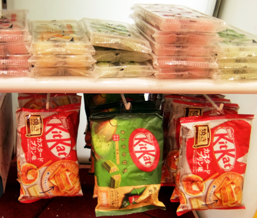 米国のお菓子専門店（It\'s Sugar）に日本のお菓子コーナー_b0007805_23034386.jpg