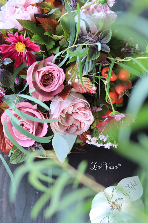10月Livin flowerクラス「秋のバラとコスモスのアレンジ」_e0158653_22191688.jpg