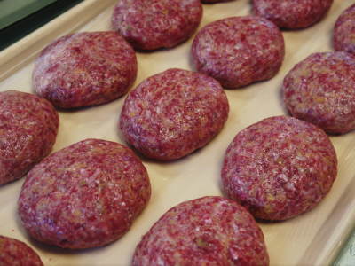 お歳暮にいかがですか!熊本県産黒毛和牛100%のハンバーグステーキを数量限定で予約販売中!_a0254656_16532579.jpg