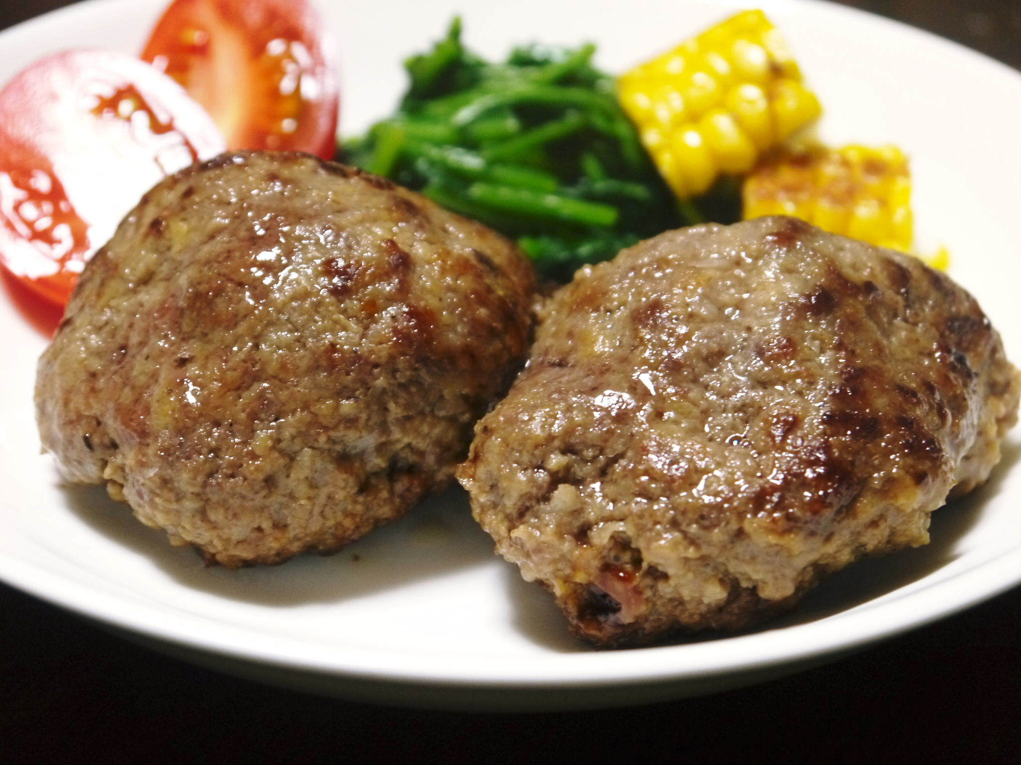 お歳暮にいかがですか!熊本県産黒毛和牛100%のハンバーグステーキを数量限定で予約販売中!_a0254656_17183411.jpg