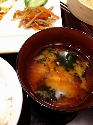 池袋 根津 みるくの豚×国産バナナ研究所の生姜焼き定食ととろける抹茶(バナナの葉)のみたらし生プリン_f0112873_22171421.jpg