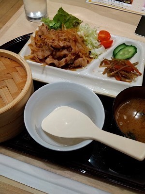 池袋 根津 みるくの豚×国産バナナ研究所の生姜焼き定食ととろける抹茶(バナナの葉)のみたらし生プリン_f0112873_22172828.jpg