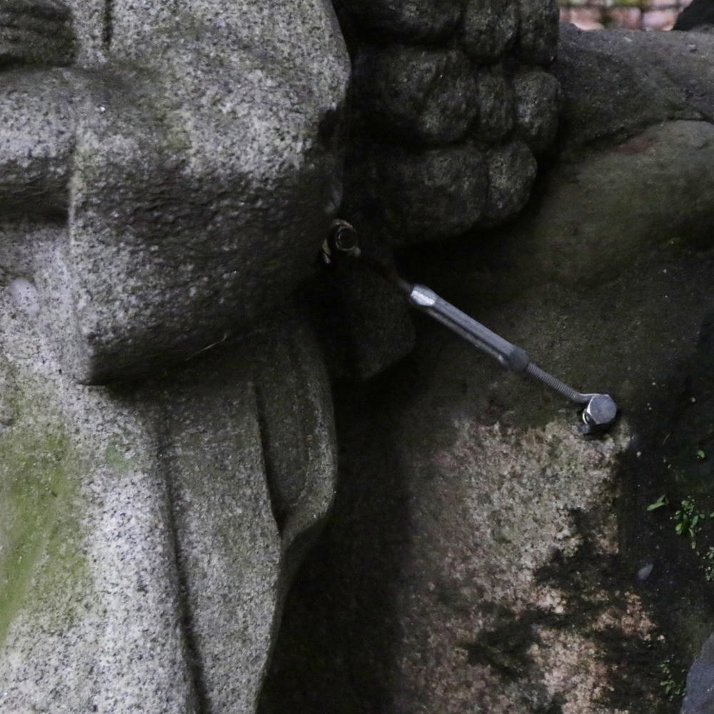 地震対策バッチリの二宮金次郎像_c0060143_18343349.jpg