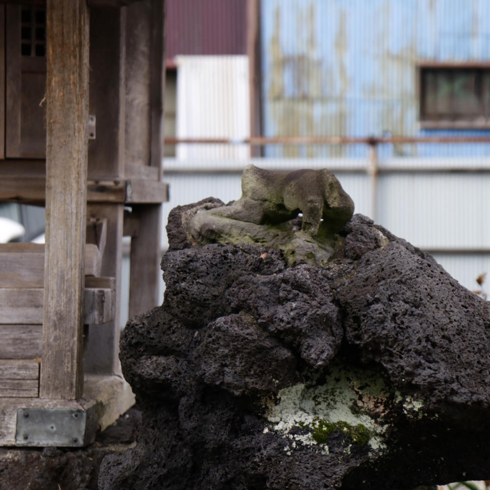 雑司ヶ谷駅近くの稲荷神社に富士塚の痕跡_c0060143_18452157.jpg