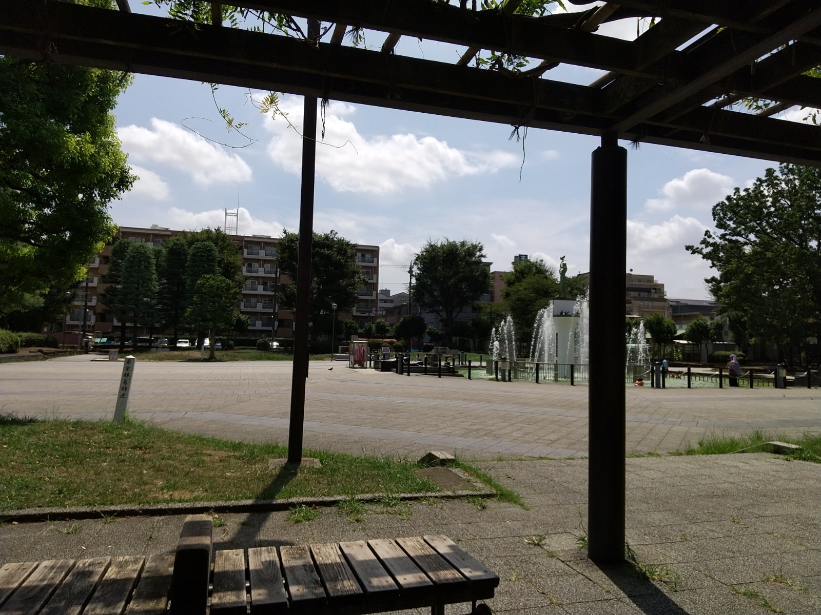 姉弟で公園水遊び 青戸平和公園 Meenaの日記 姉弟で公園水遊び 青戸平和公園 Meenaの日記
