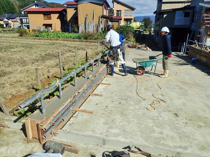 兼業農家は仮設の駐機場所を作ることに・・・_c0336902_15011168.jpg