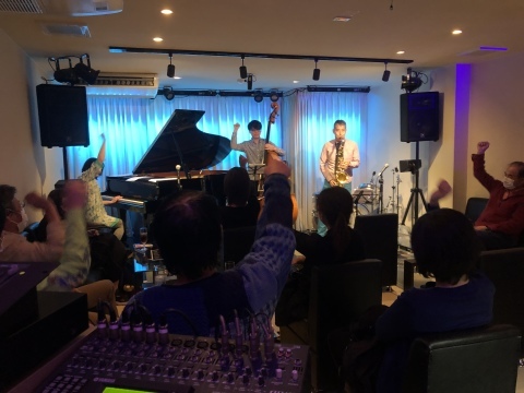 Jazzlive Comin ジャズライブカミン 広島 本日11月4日のジャズライブ_b0115606_10094462.jpeg