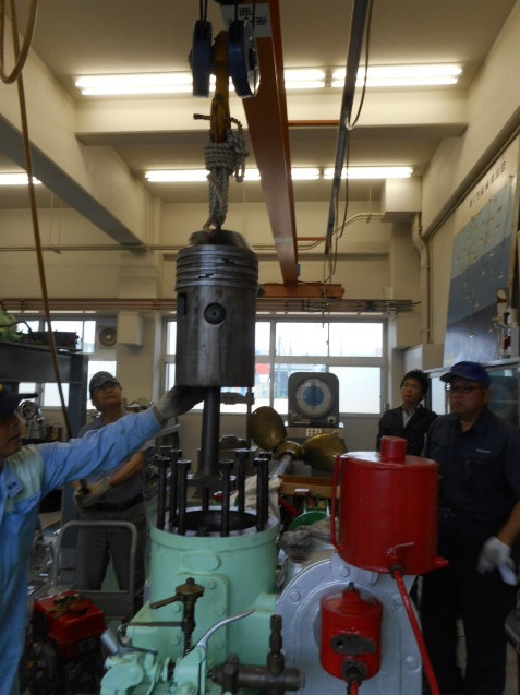 宇和島水産高校（愛媛県）生徒達の手によって焼玉エンジンが復活！　その軌跡をご紹介_d0079522_00144138.jpg