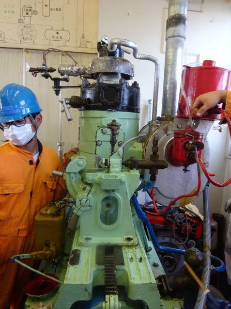 宇和島水産高校(愛媛県)生徒達の手によって焼玉エンジンが復活! その軌跡をご紹介_d0079522_00240794.jpg