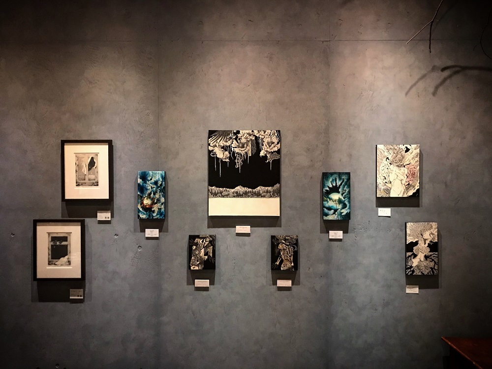 『白く光る月』『Victorian-peacock-』嫁入りしました 企画展『黒く霞む刻』_f0089355_14524459.jpg